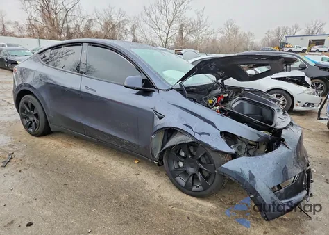 2024 Tesla Model Y z USA, uszkodzony, nr VIN 7SAYGAEEXRF003742